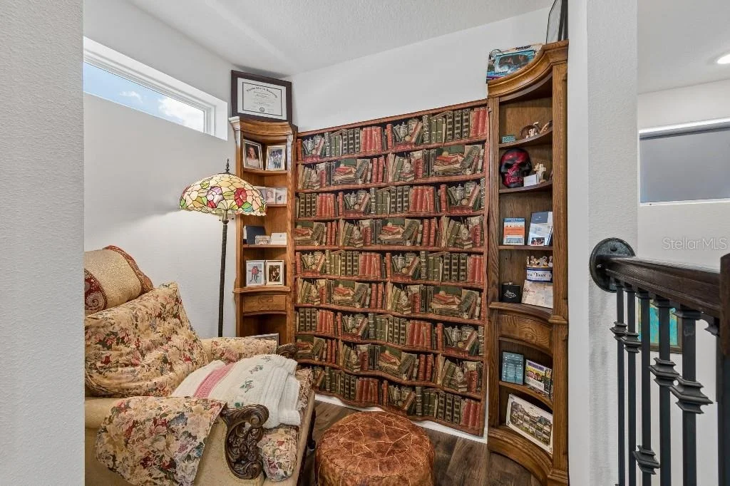 Photo of 1101 LONE PALM WAY