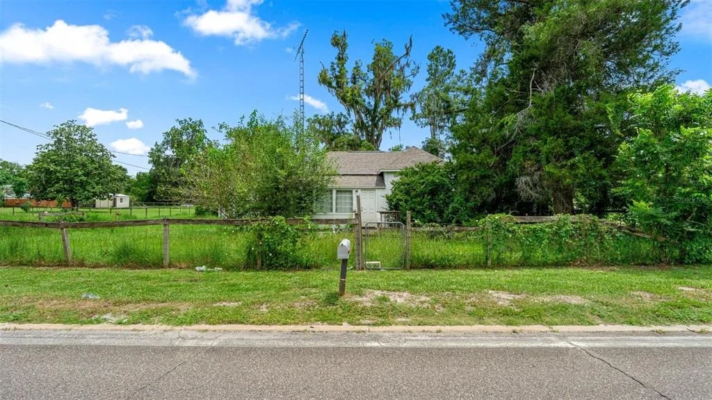 Photo of 5698 NAVARRE AVENUE