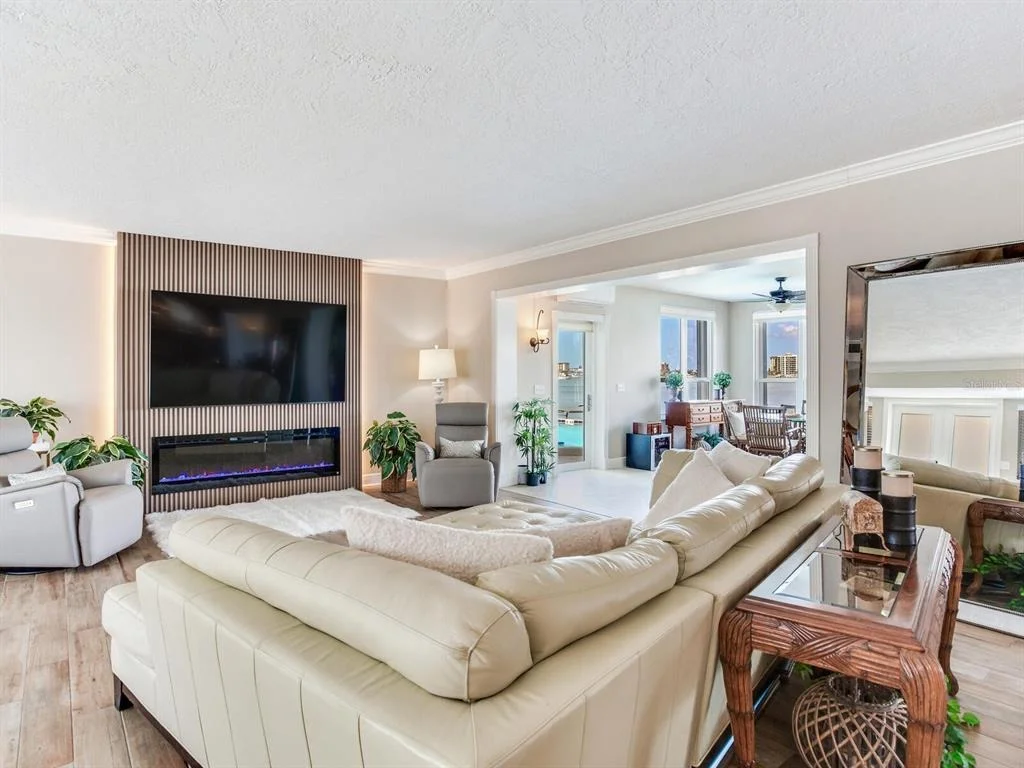 Photo of Unit B at 210 DOLPHIN POINT
