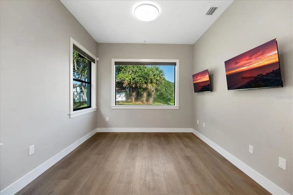 Photo of 46 RIVERVIEW BEND N