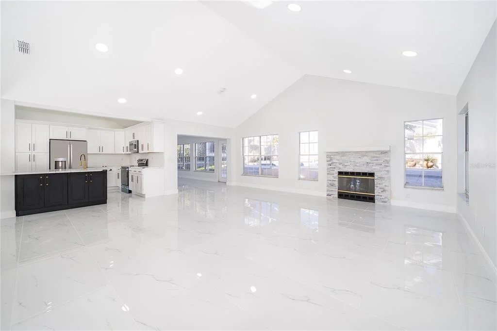 Photo of 1250 GLENMORE DRIVE