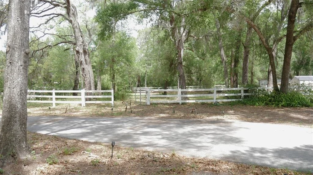 Photo of 17622 CAUFIELD ROAD
