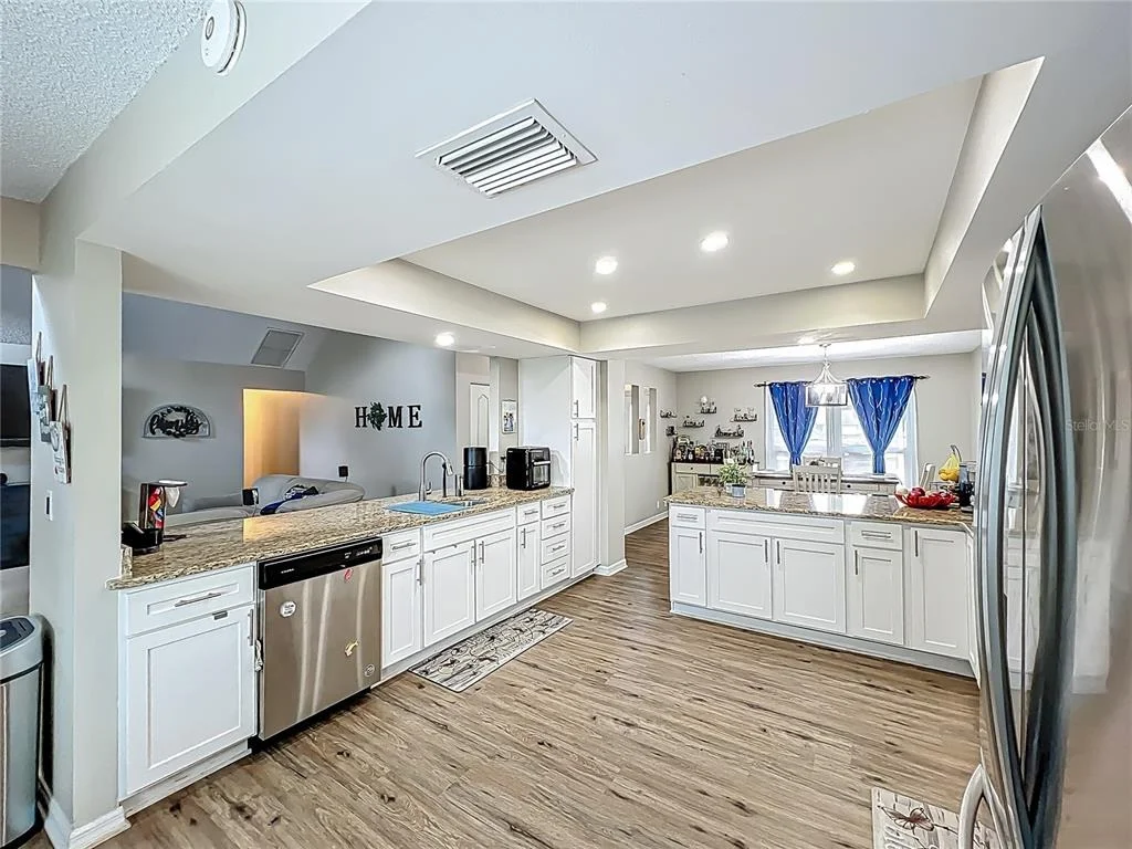 Photo of 340 VAIL DRIVE