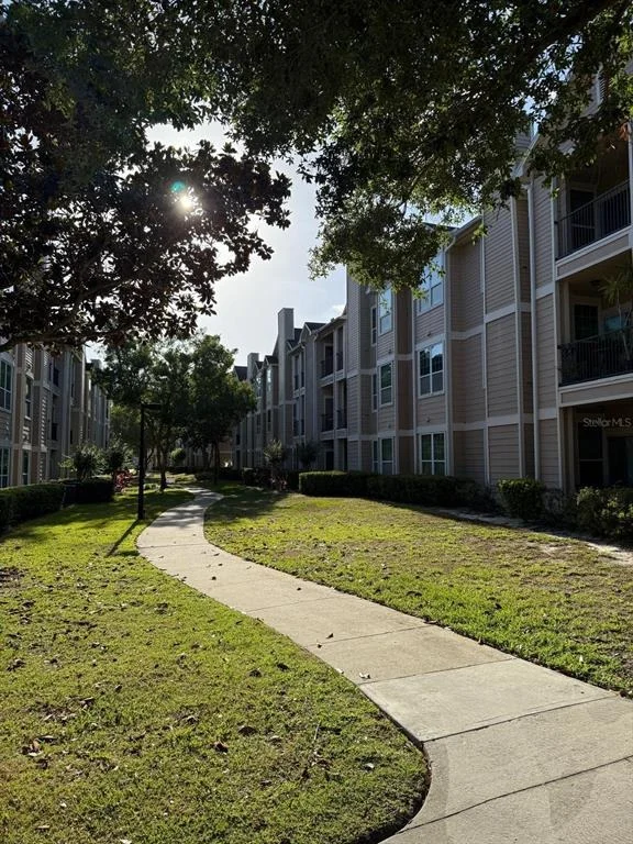 Photo of Unit 307 at 2015 ERVING CIRCLE