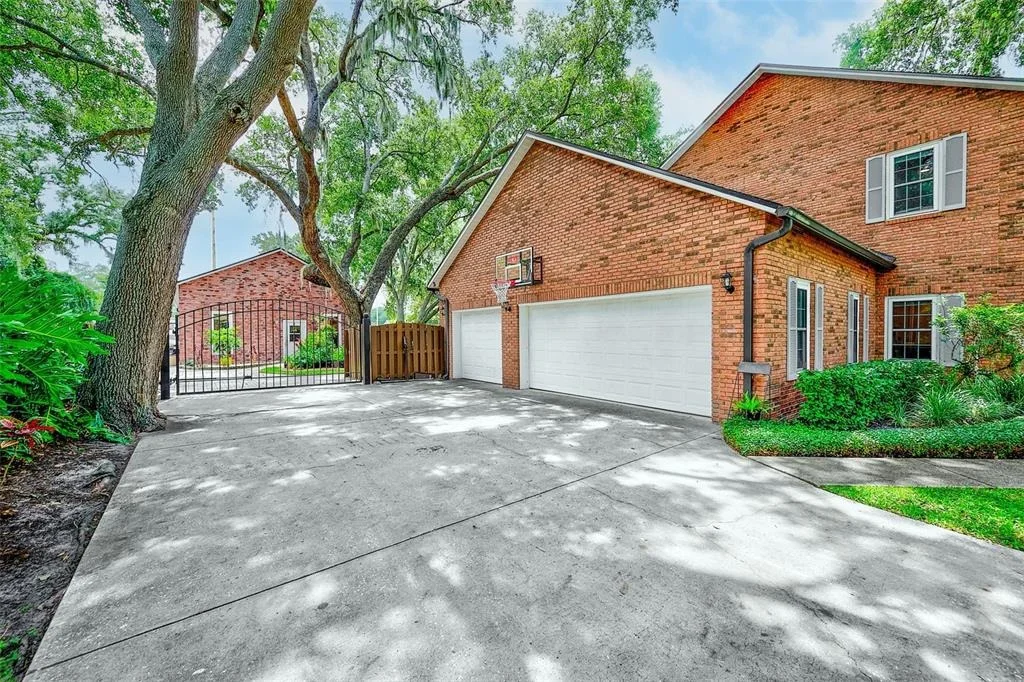 Photo of 807 CENTERBROOK DRIVE
