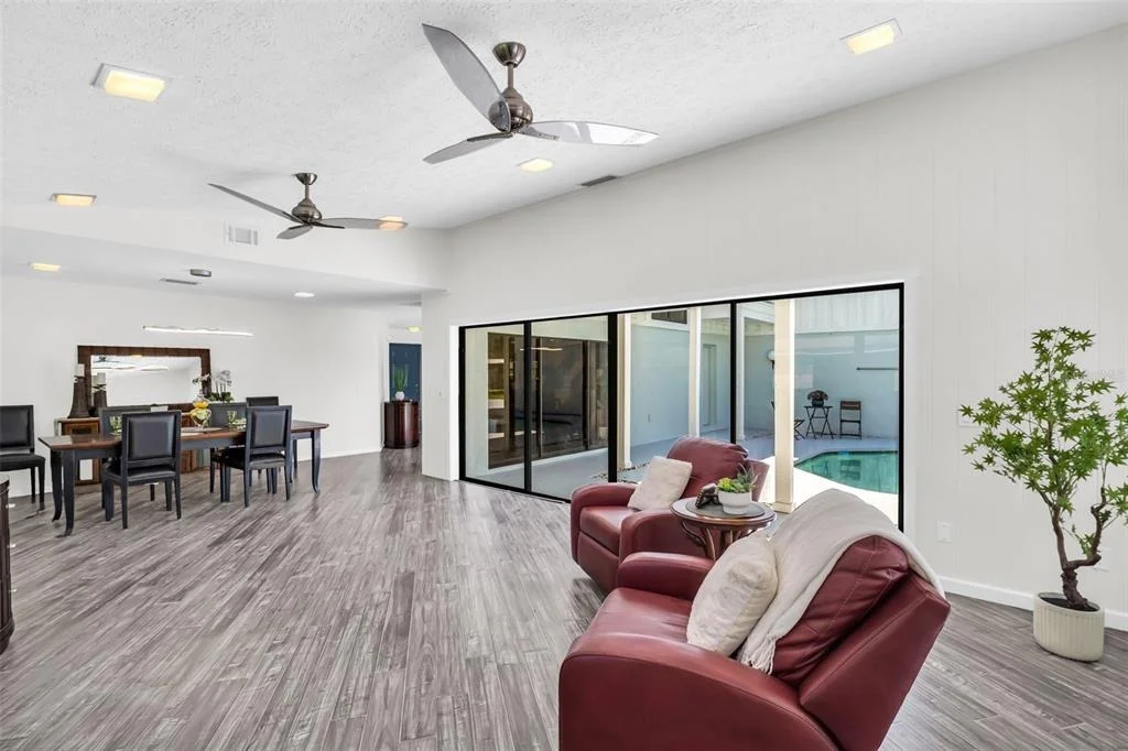 Photo of 810 WARREN ROAD