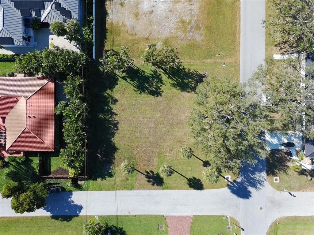 Photo of 702 HIBISCUS DRIVE