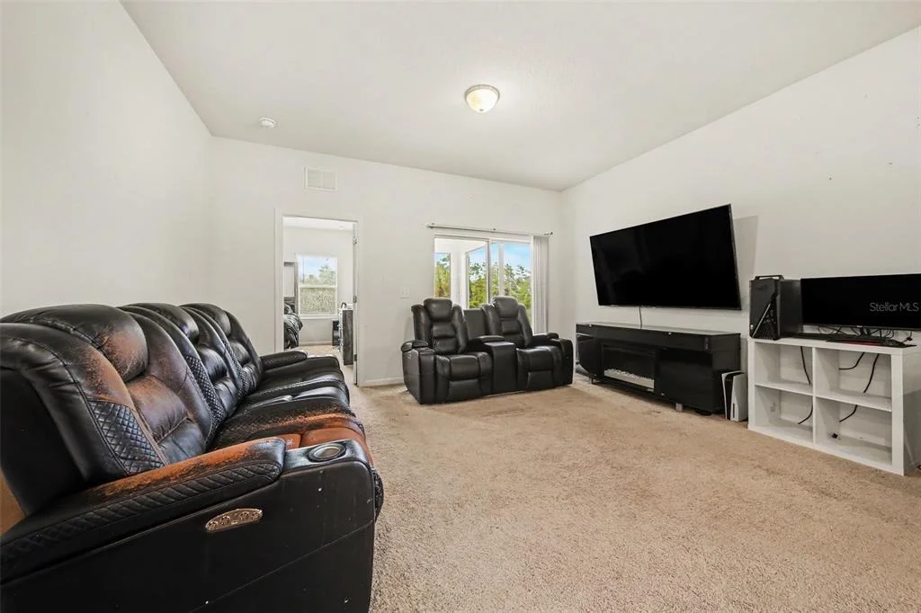 Photo of 1006 COMMUTER DR