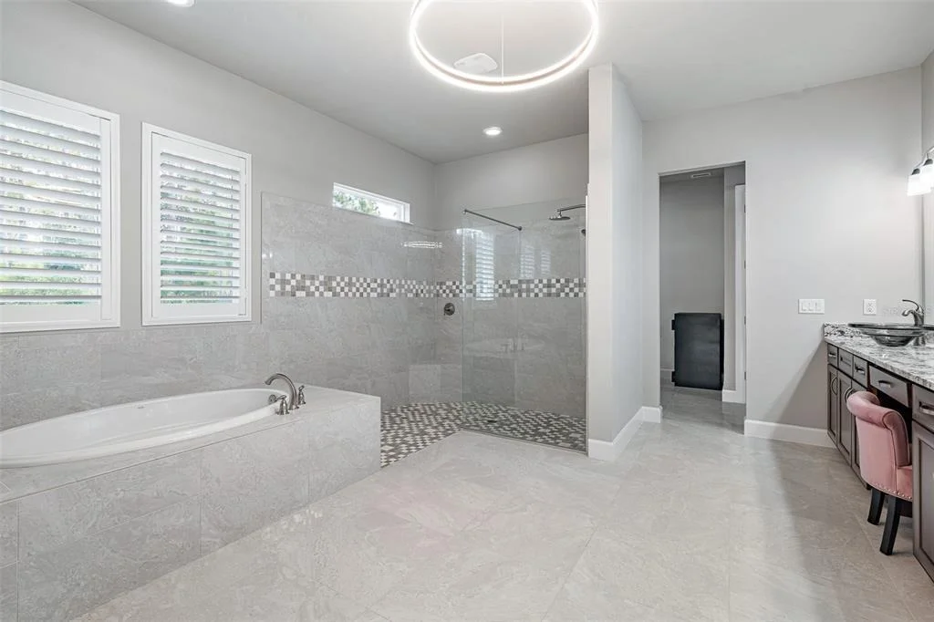 Photo of 998 DOWNSHIRE LANE