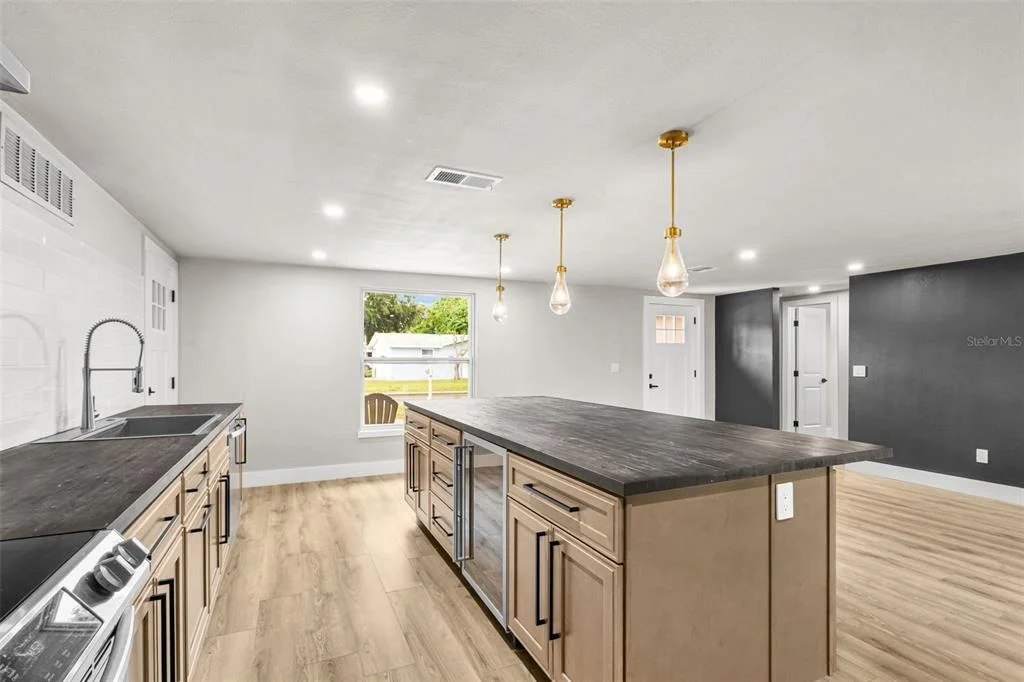 Photo of 4036 SUNRAY DRIVE