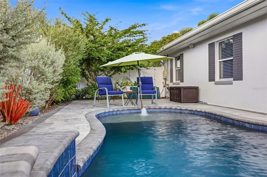Photo of 894 JOAN STREET