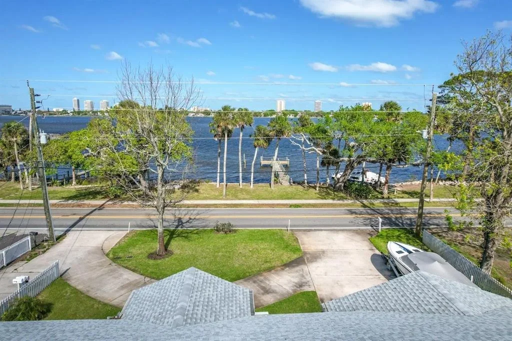 Photo of 1426 RIVERSIDE DRIVE
