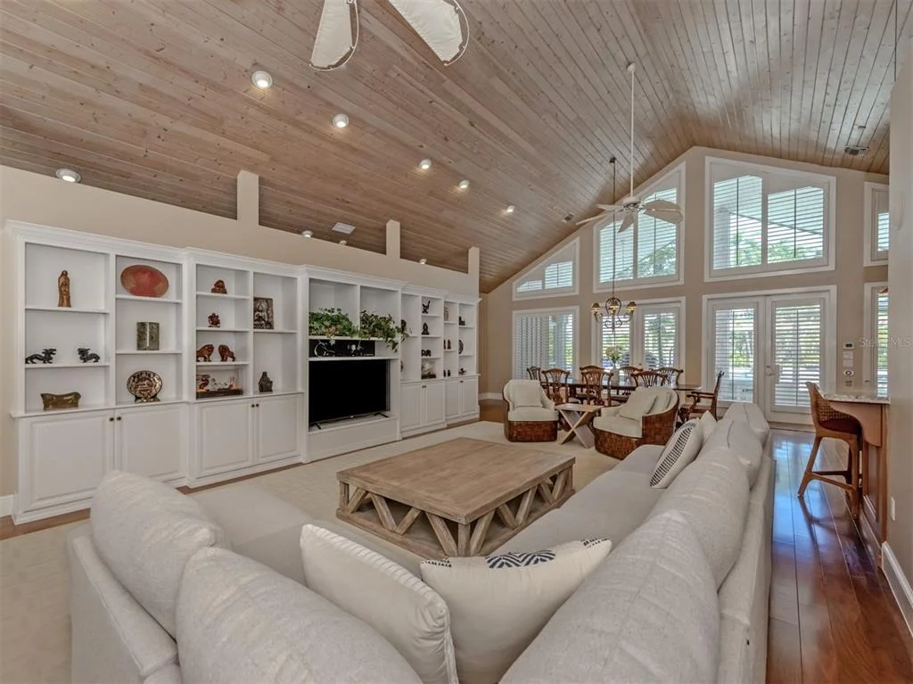 Photo of 630 N RIVER ROAD