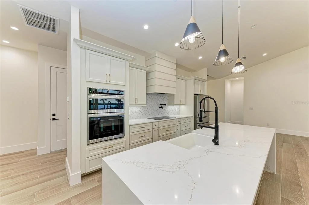 Photo of 6100 RIVERSIDE DRIVE