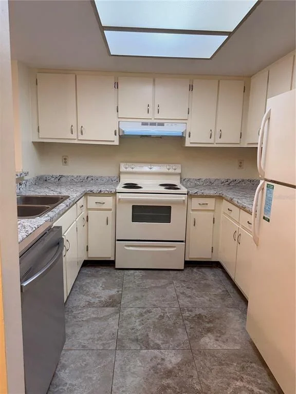 Photo of Unit 29 at 2919 REGENCY DRIVE