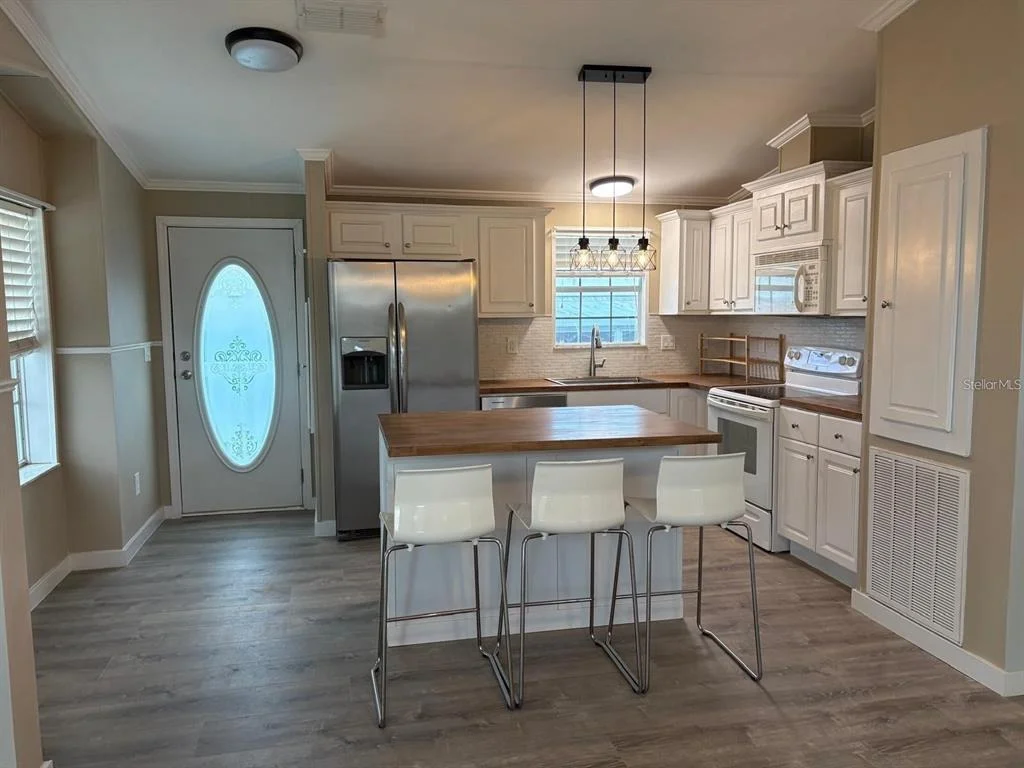 Photo of 653 LOS ALTOS