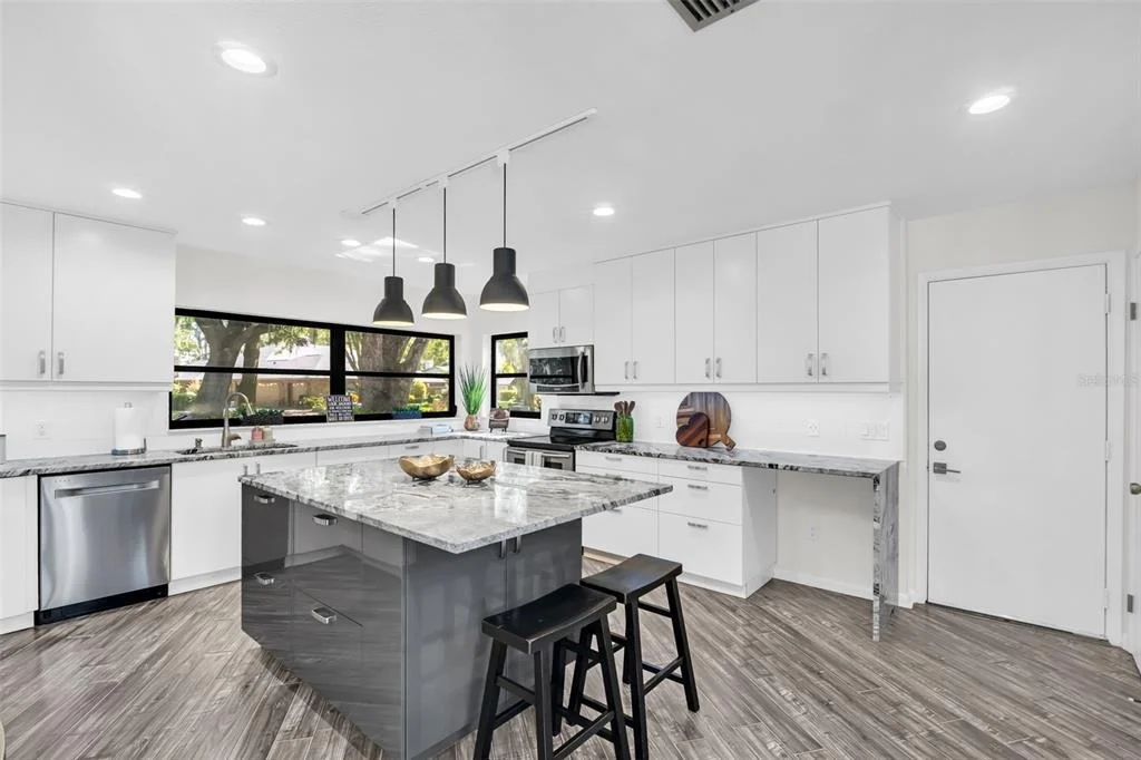 Photo of 810 WARREN ROAD