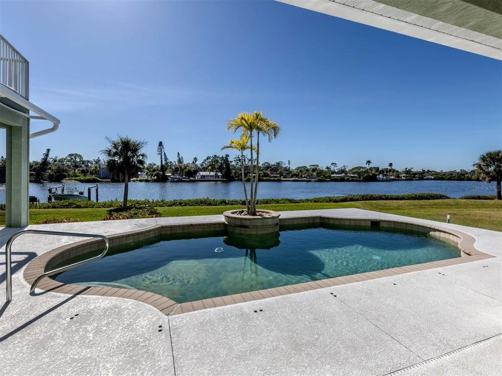 Photo of 853 HILLCREST DRIVE