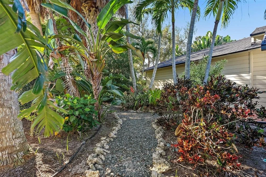 Photo of 2371 LANDINGS CIRCLE