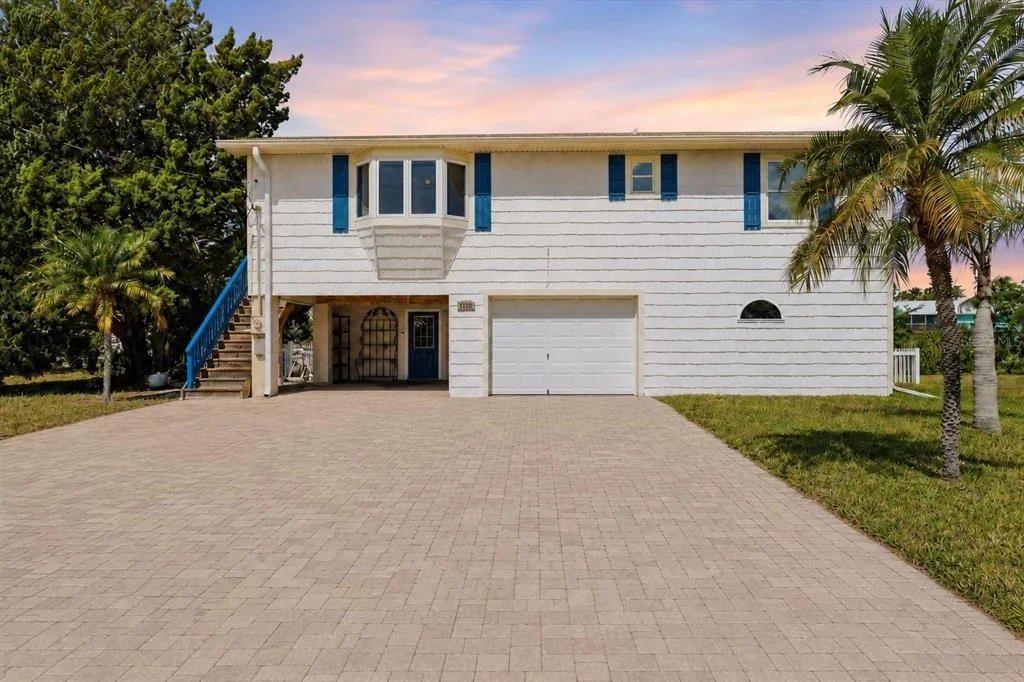 Photo of 3347 OLEANDER DRIVE