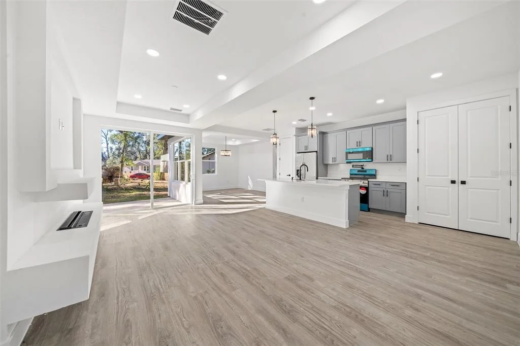 Photo of 4 OAK CIRCLE