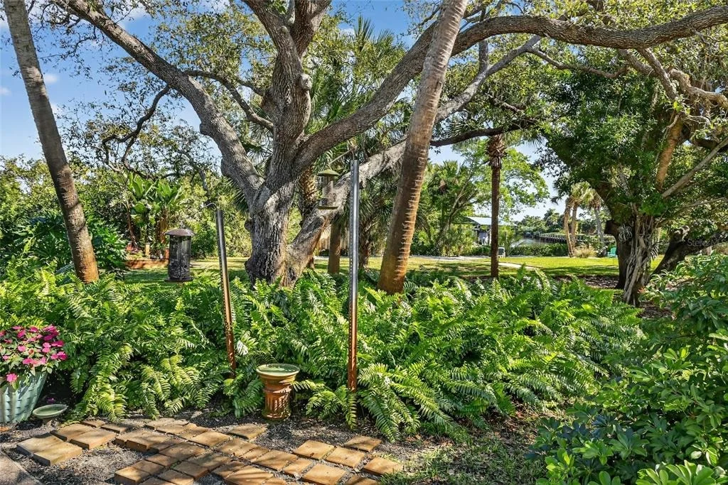 Photo of 10110 CREEKSIDE DRIVE
