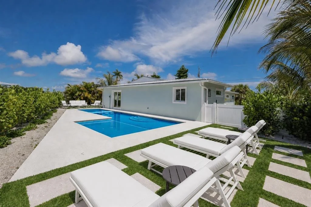 Photo of 6401 MARINA DRIVE