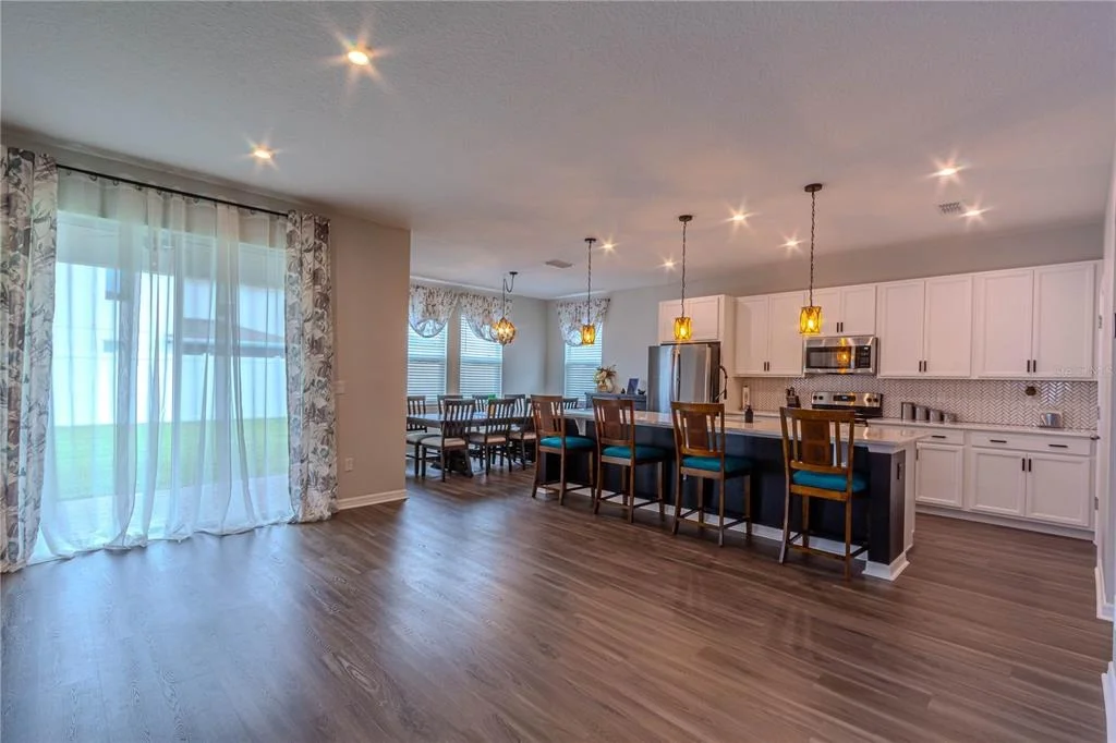 Photo of 1261 LONE PALM WAY
