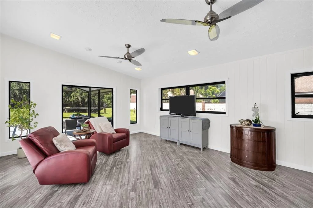 Photo of 810 WARREN ROAD