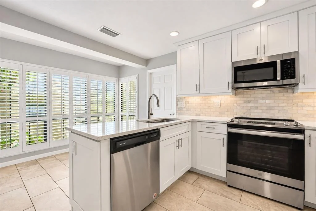 Photo of 913 SUTTON PLACE