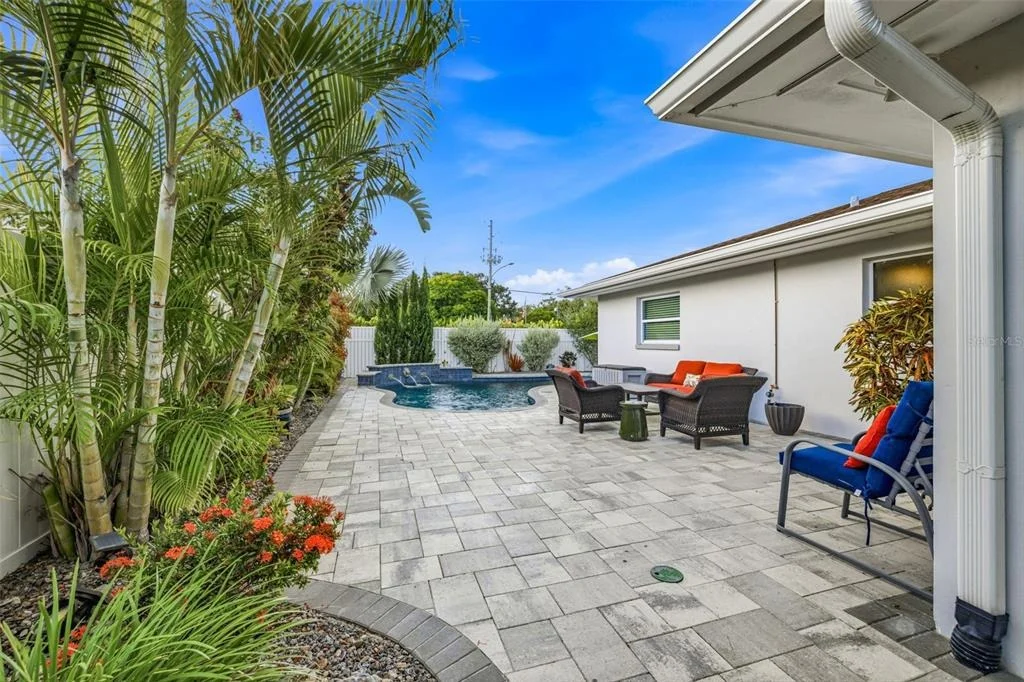 Photo of 894 JOAN STREET
