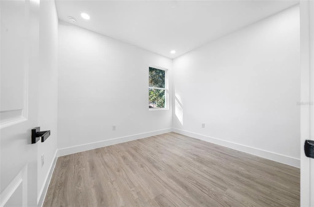 Photo of 4 OAK CIRCLE
