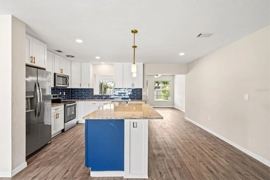 Photo of 106 AURORA STREET E