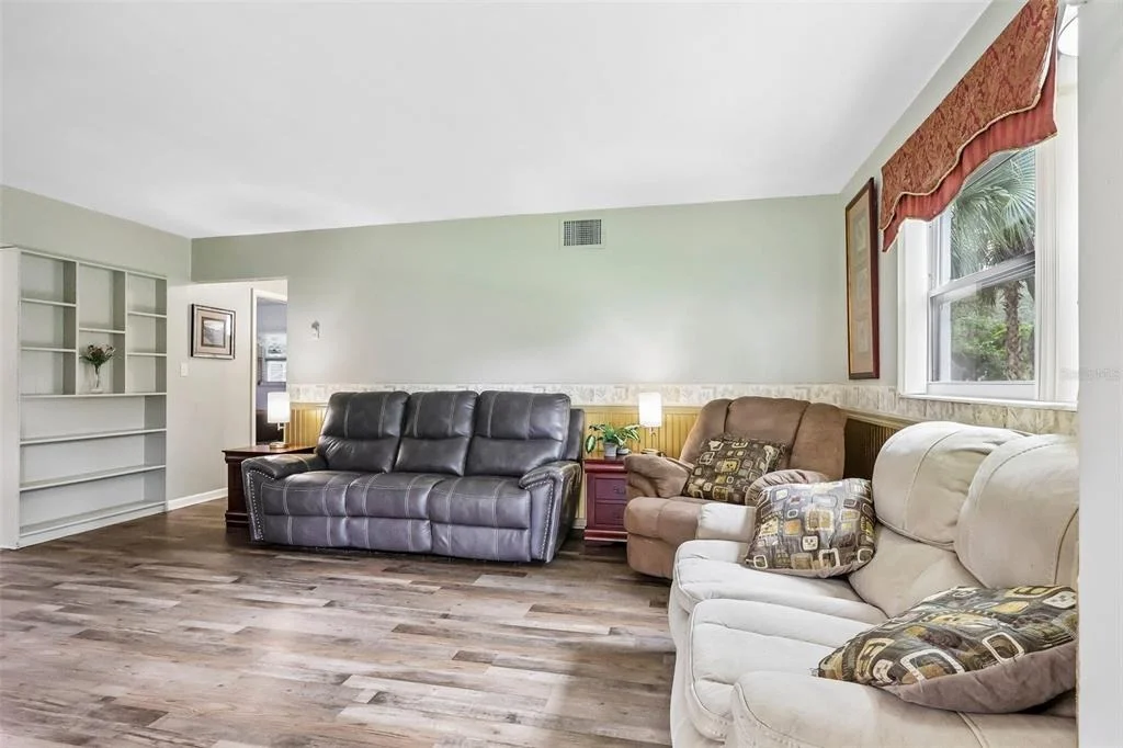 Photo of 37350 OAK LANE