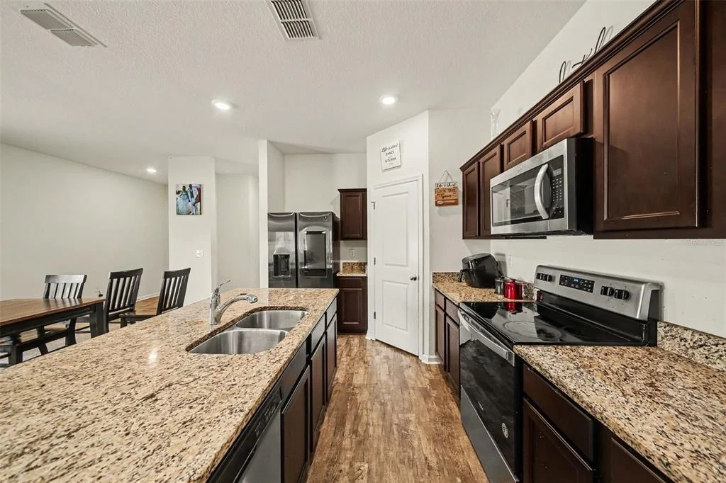 Photo of 1006 COMMUTER DR