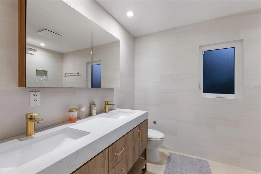 Photo of 238 ISLAND CIRCLE