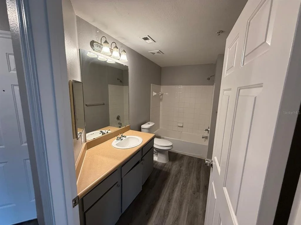 Photo of Unit 307 at 2015 ERVING CIRCLE