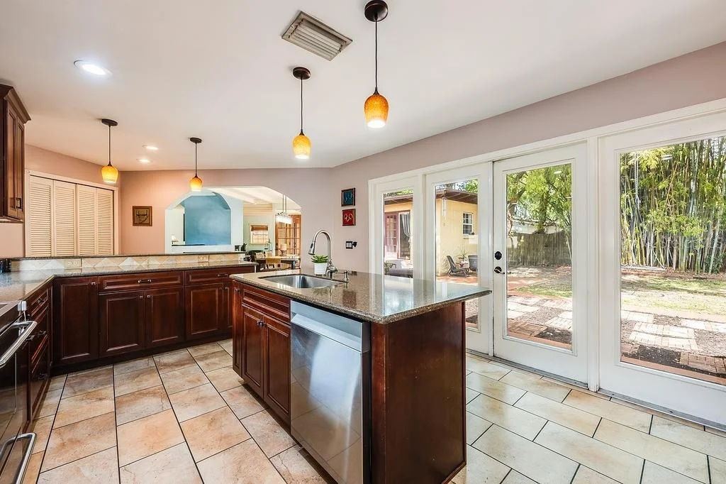Photo of 1835 OAK LANE