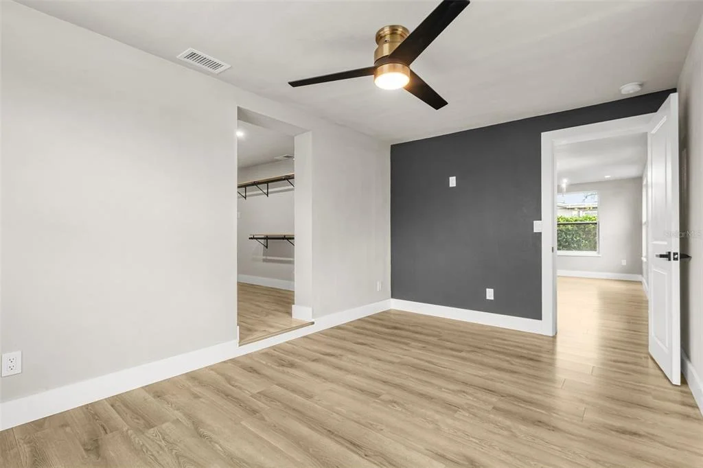 Photo of 4036 SUNRAY DRIVE