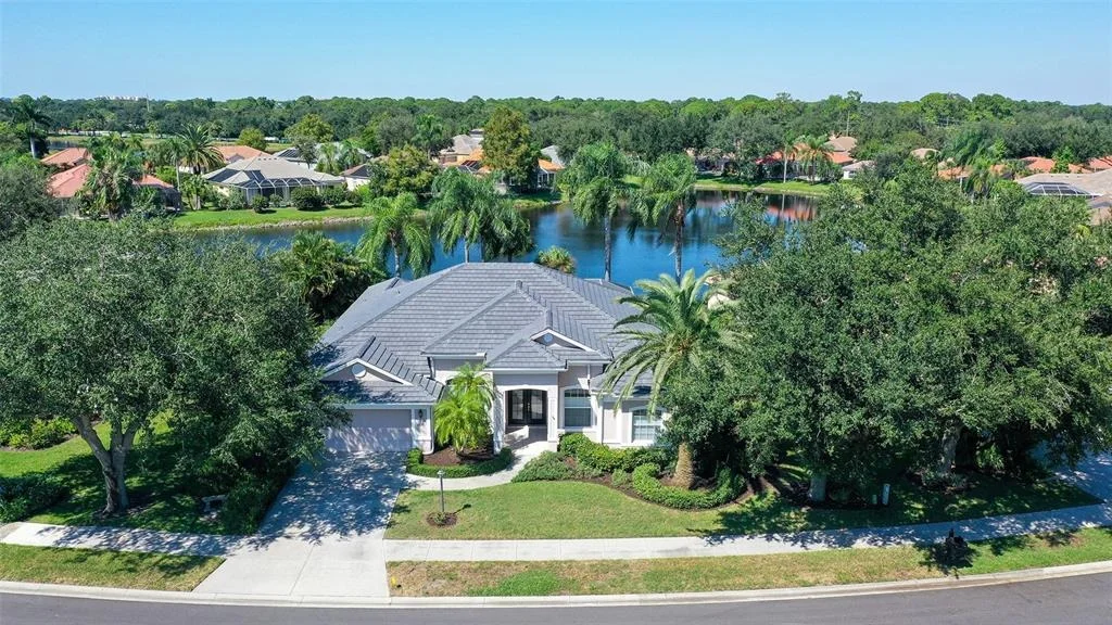 Photo of 335 PARK TRACE BOULEVARD