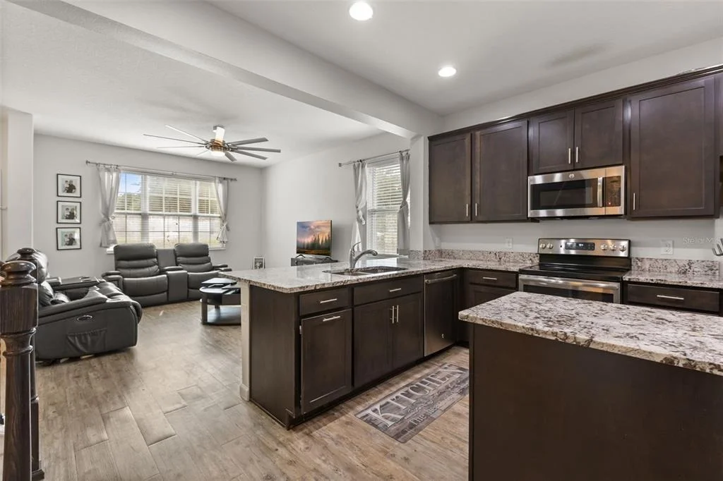 Photo of 2427 LINER AVENUE