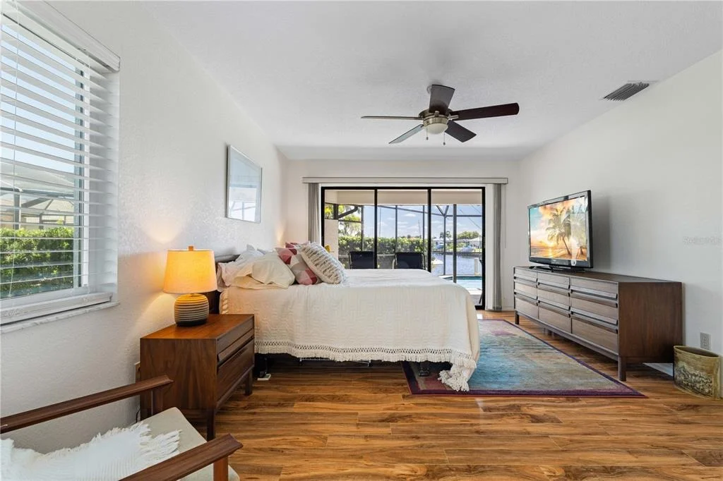 Photo of 308 COLONY POINT DRIVE