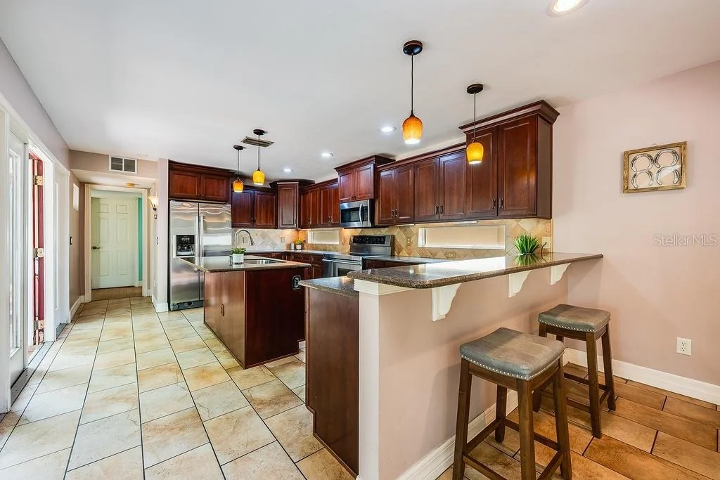 Photo of 1835 OAK LANE