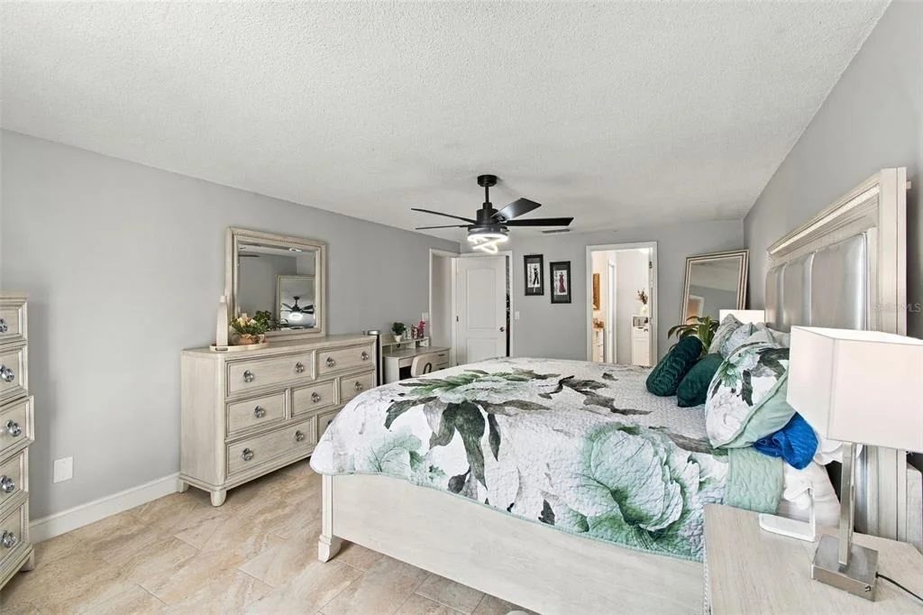 Photo of 1325 OAKCREST DRIVE
