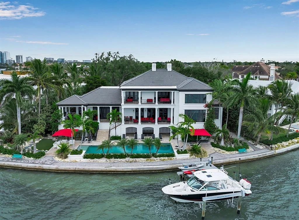 Photo of 1204 HILLVIEW DRIVE