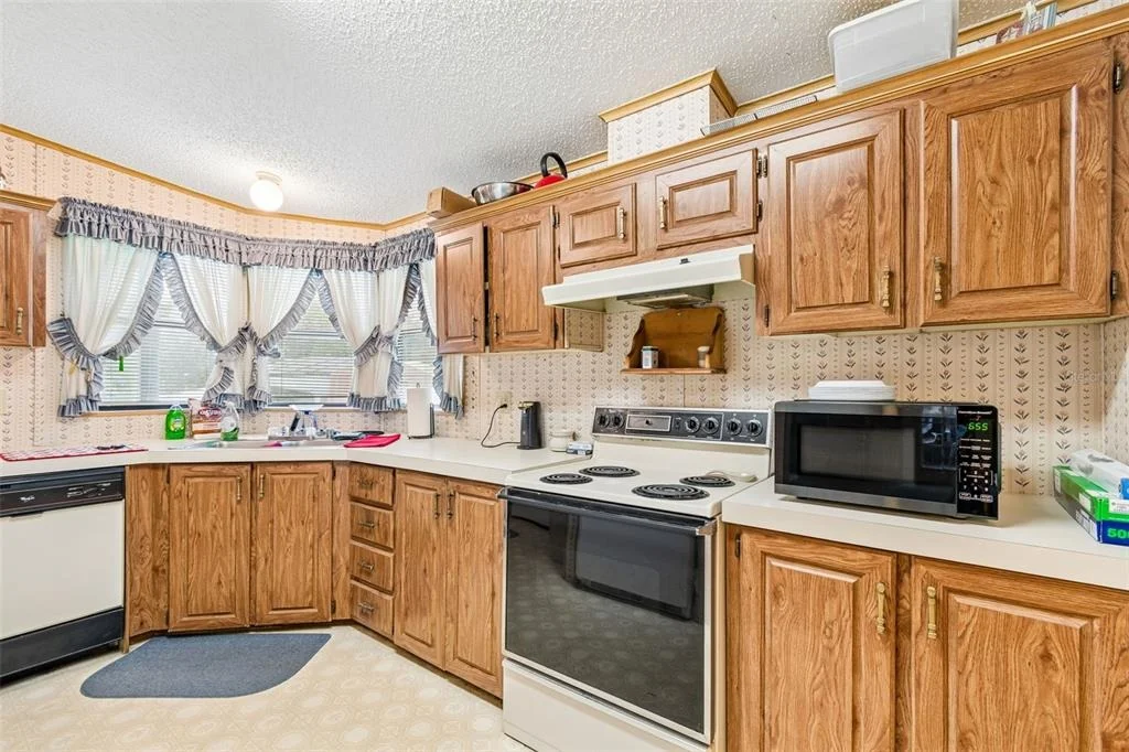Photo of 6325 OAKVIEW LANE
