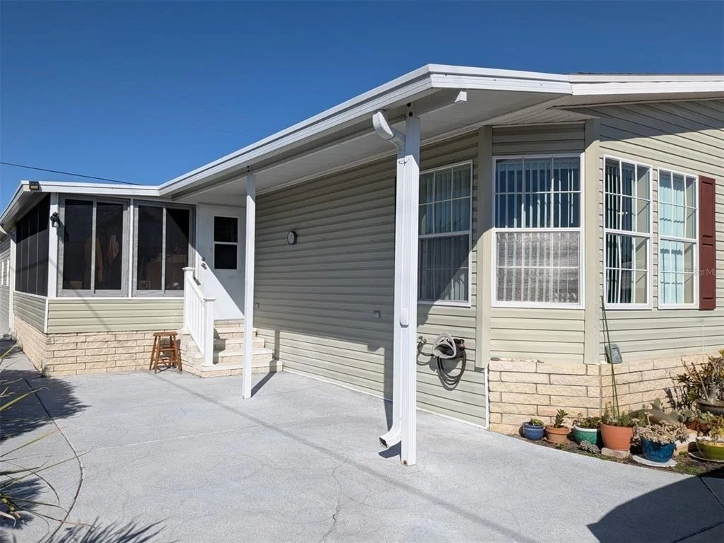 Photo of 34709 LAKE DRIVE N