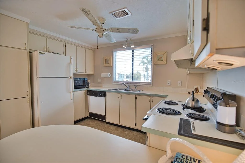 Photo of 632 LA JOLLA CIRCLE