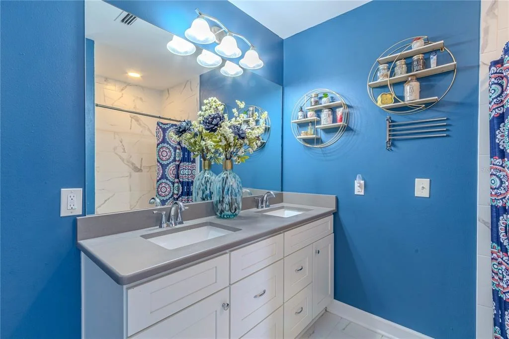 Photo of 6526 LYNN ROAD