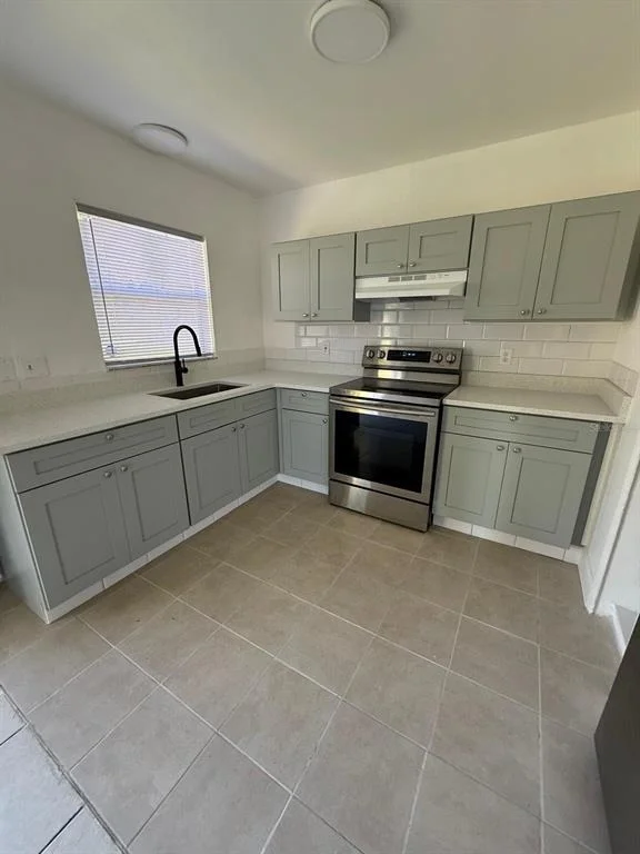 Photo of 641 CONROY STREET